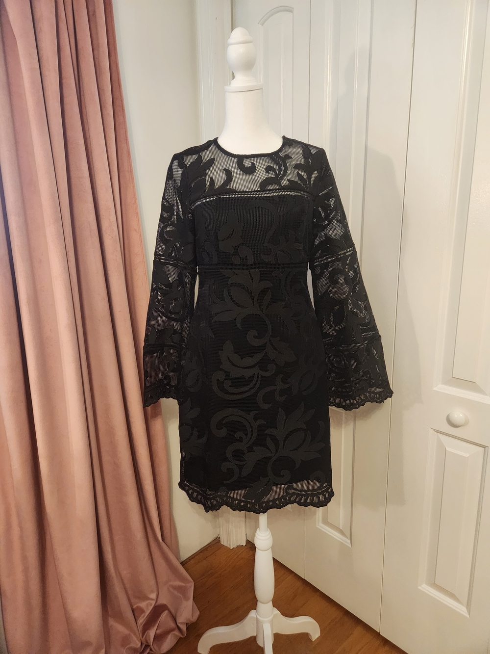 Black Lace Bell-Sleeve Dress - Elegant Women's Evening Dress